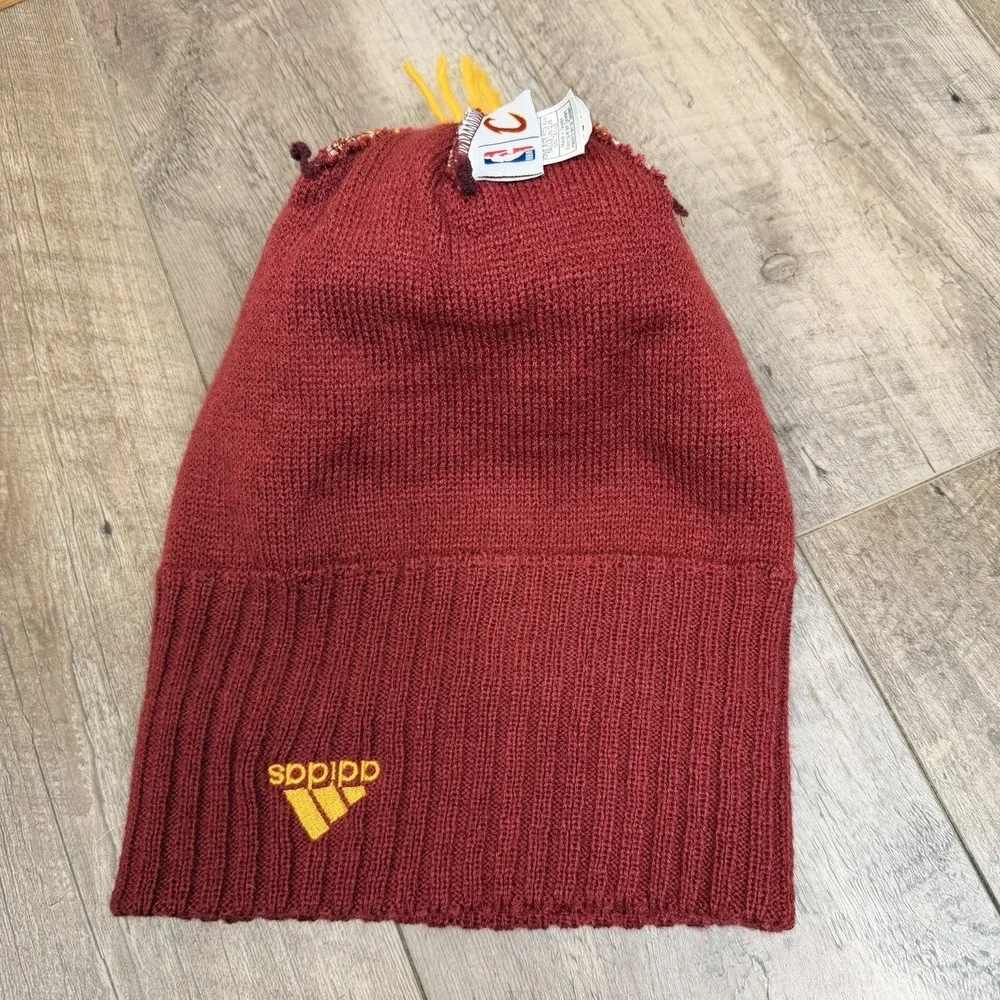 Adidas Cleveland Cavaliers Knit  Cuffed Beanie Hat Pom-pom 100% ACRYLIC burgundy